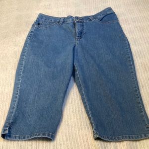Ladies Lee classic fit jean capris size 12 medium